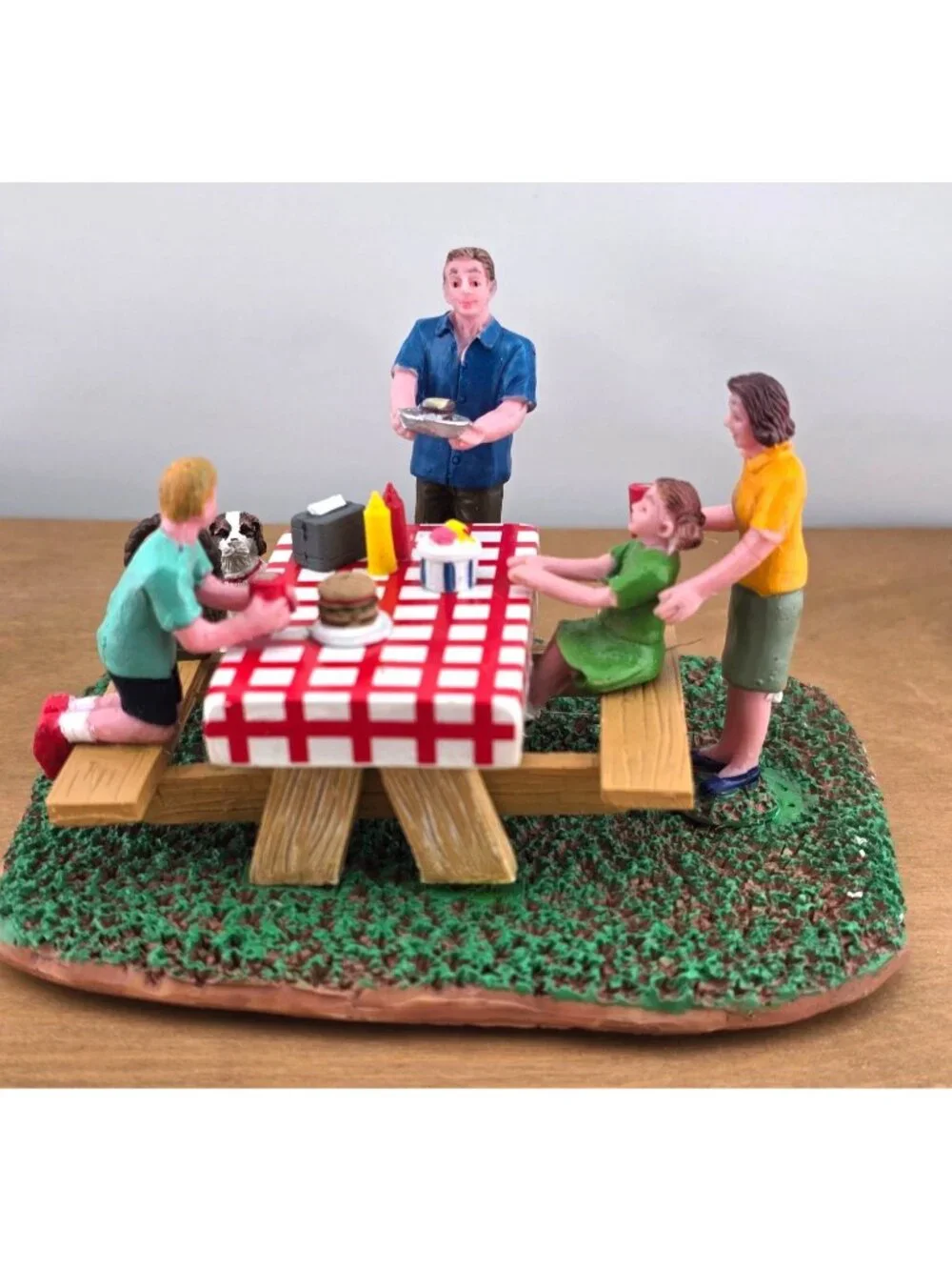 2018 Lemax Family Picnic Table Figurine Scene With Dog & Accessories Vintage